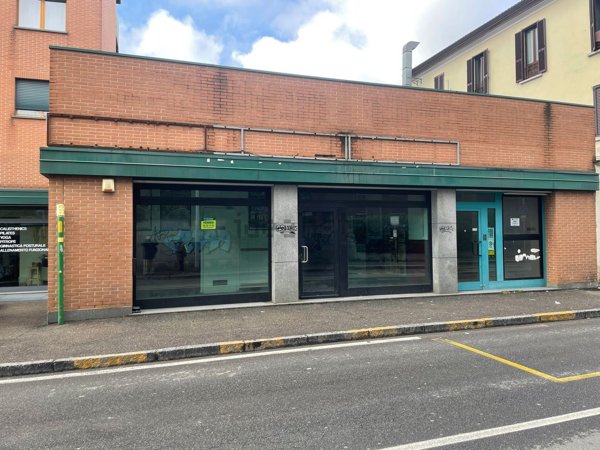 locale commerciale in vendita a Monza