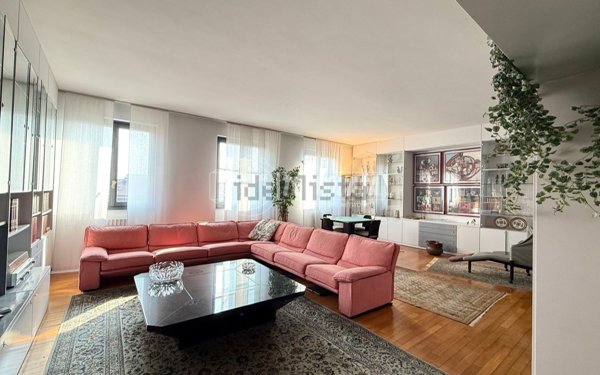 appartamento in vendita a Monza in zona Centro Storico