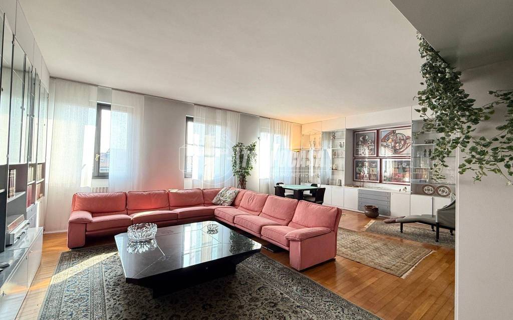 appartamento in vendita a Monza in zona Centro Storico