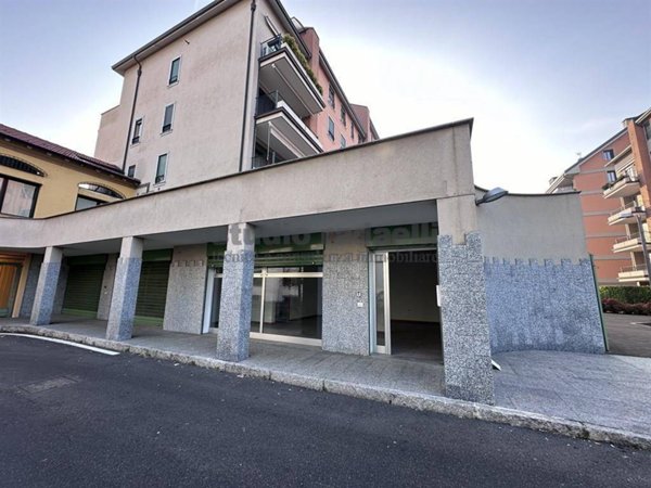 negozio in vendita a Monza