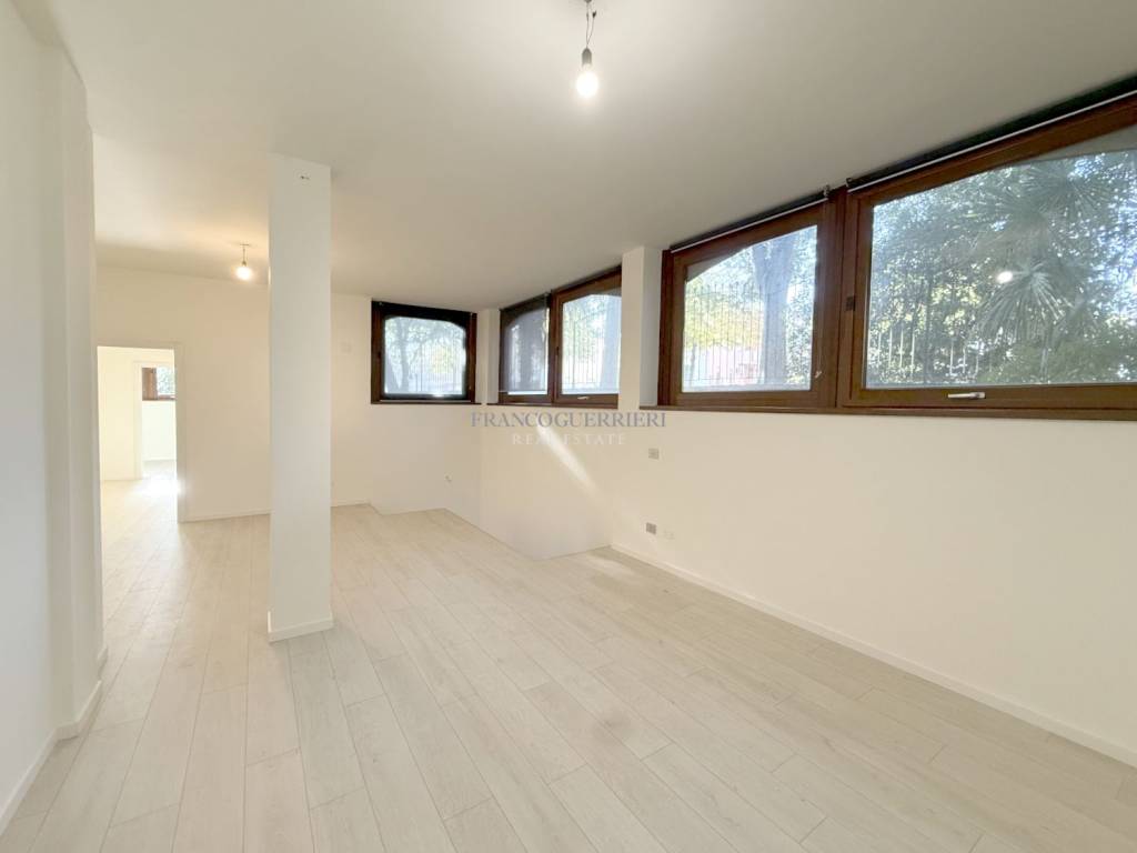 ufficio in vendita a Monza in zona Ospedale San Gerardo