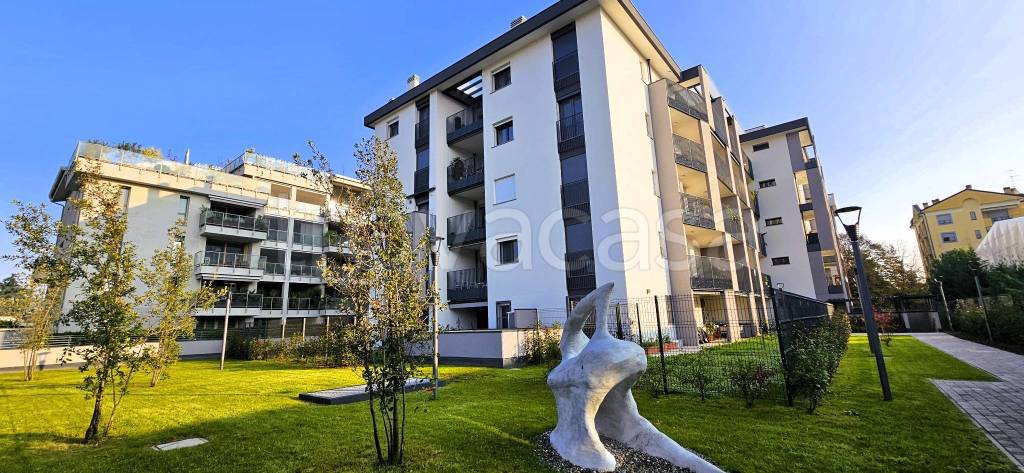appartamento in vendita a Monza in zona Ospedale San Gerardo