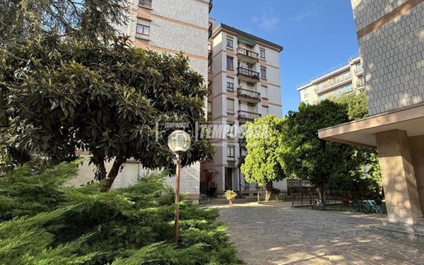 appartamento in vendita a Monza in zona Centro Storico