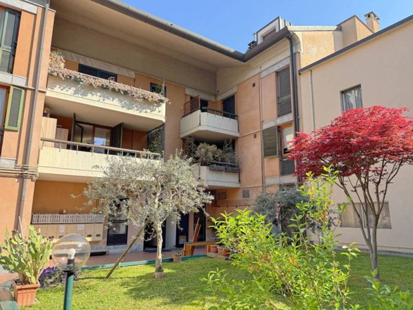 appartamento in vendita a Monza in zona Centro Storico