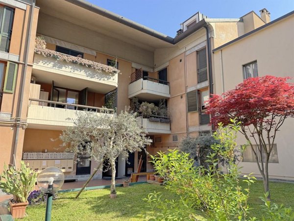 appartamento in vendita a Monza in zona Centro Storico