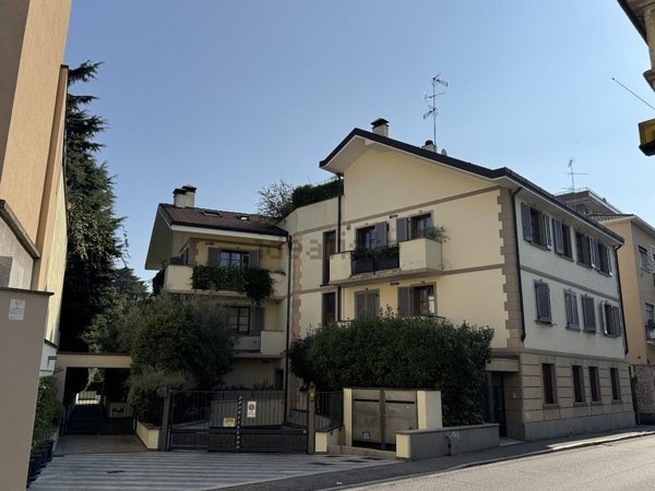 appartamento in vendita a Monza in zona Centro Storico