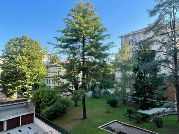 appartamento in vendita a Monza in zona Centro Storico