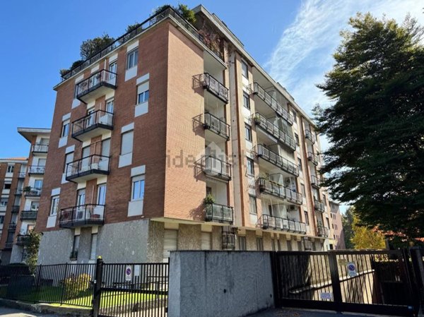 appartamento in vendita a Monza in zona Centro Storico