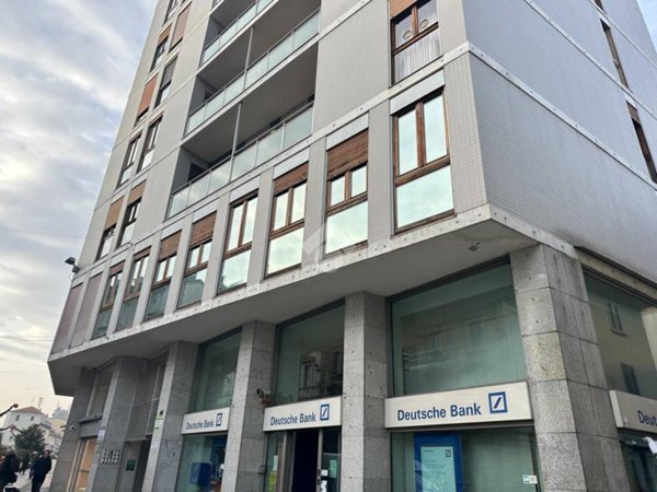 locale commerciale in vendita a Monza