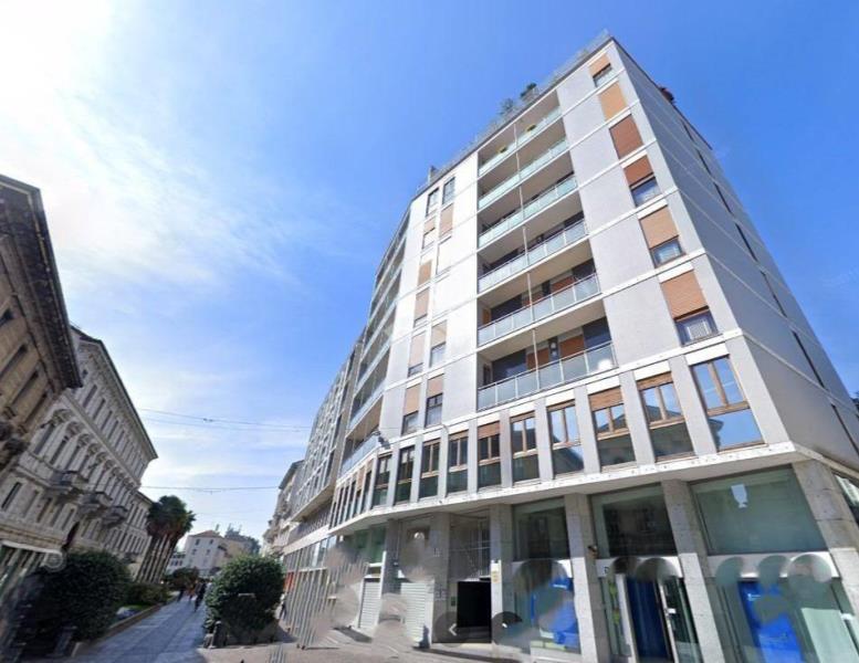 locale commerciale in vendita a Monza in zona Centro Storico