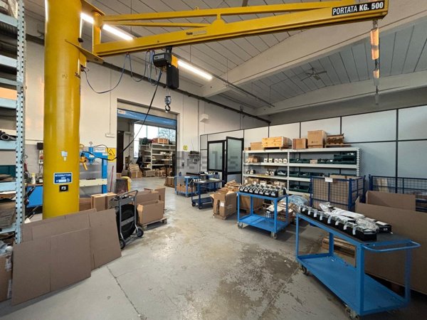 locale di sgombero in vendita a Monza