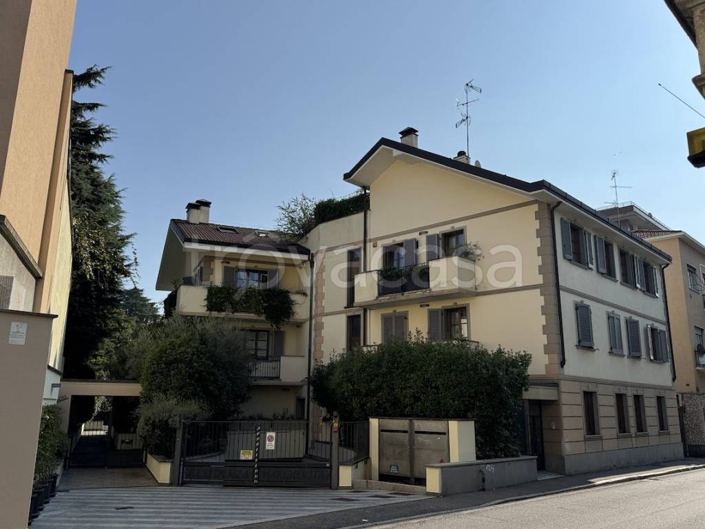 appartamento in vendita a Monza in zona Centro Storico