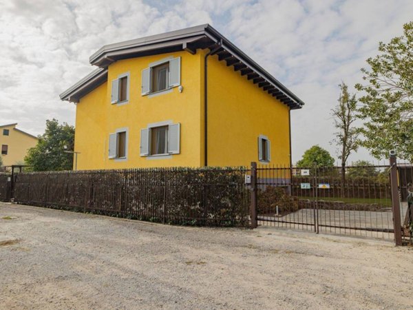 casa indipendente in vendita a Monza