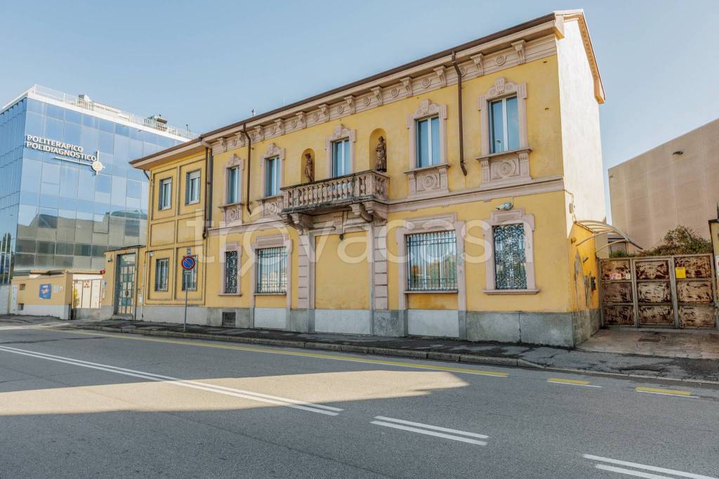 ufficio in vendita a Monza in zona Centro Storico