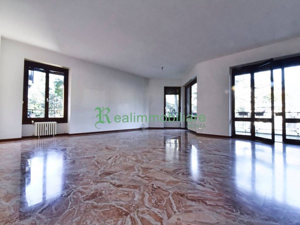 appartamento in vendita a Monza in zona Centro Storico