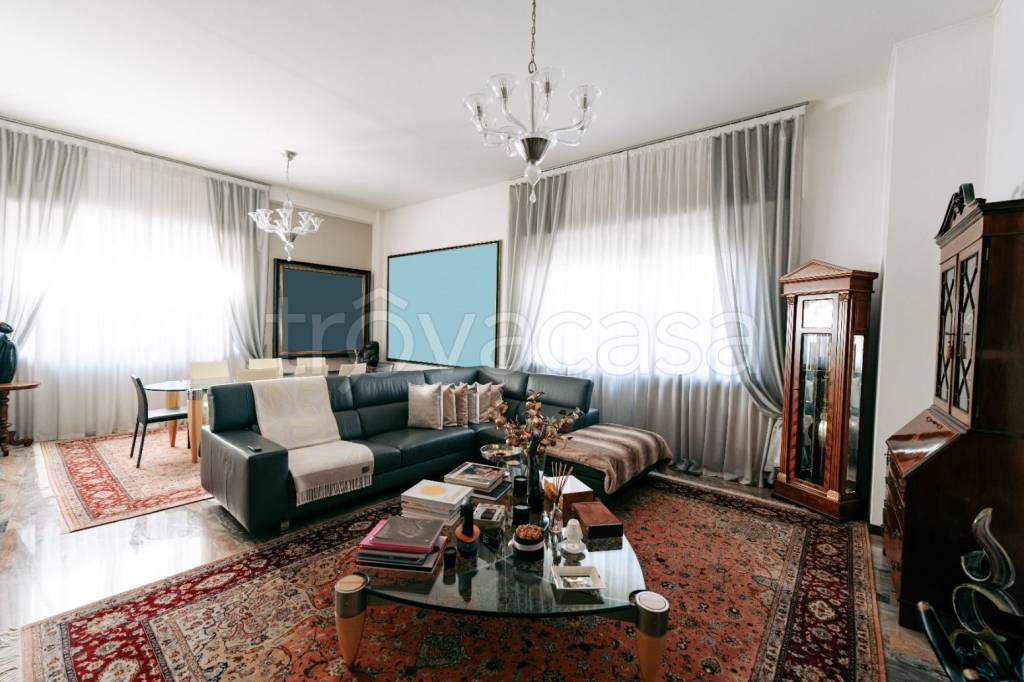 appartamento in vendita a Monza in zona Centro Storico