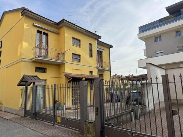 casa indipendente in vendita a Monza