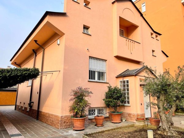 casa indipendente in vendita a Monza