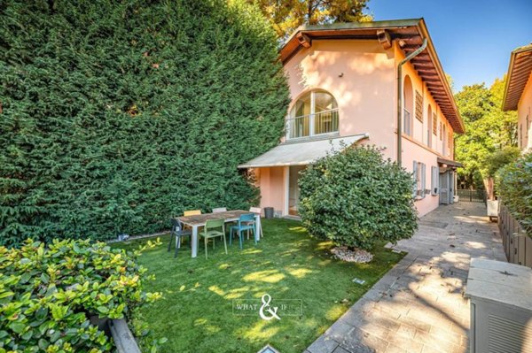 casa indipendente in vendita a Monza