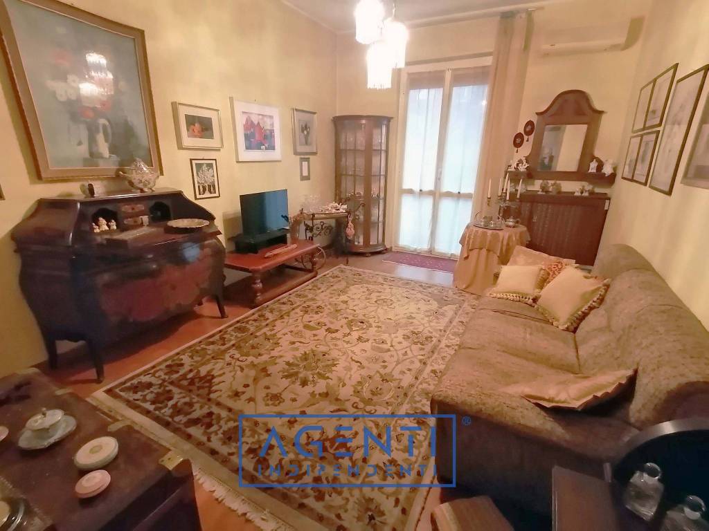 appartamento in vendita a Monza in zona Centro Storico