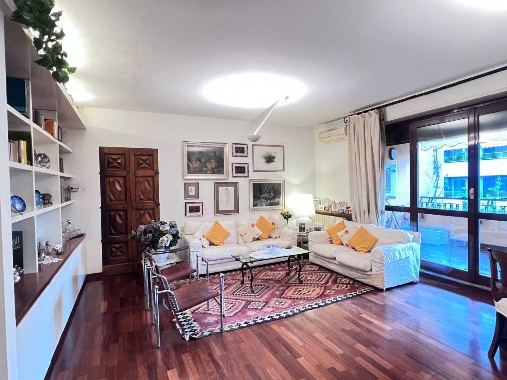 appartamento in vendita a Monza in zona Centro Storico