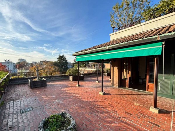 appartamento in vendita a Monza in zona Centro Storico