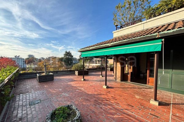 appartamento in vendita a Monza in zona Centro Storico