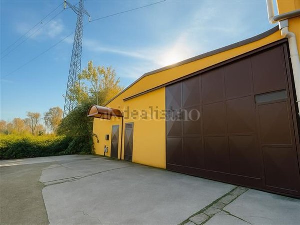 locale di sgombero in vendita a Monza