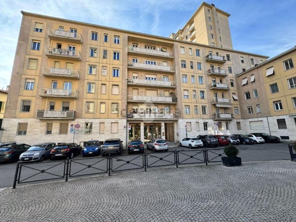 appartamento in vendita a Monza in zona Centro Storico