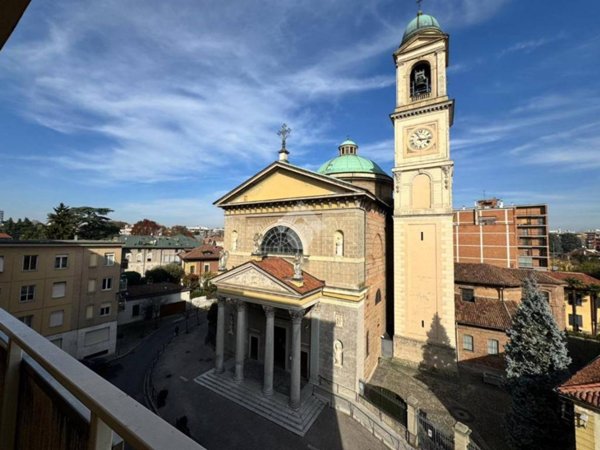 appartamento in vendita a Monza in zona Centro Storico