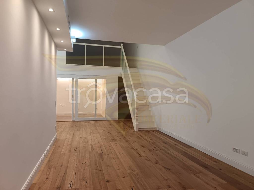 ufficio in vendita a Monza in zona Centro Storico