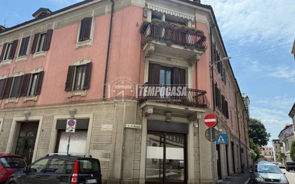 negozio in vendita a Monza in zona Centro Storico