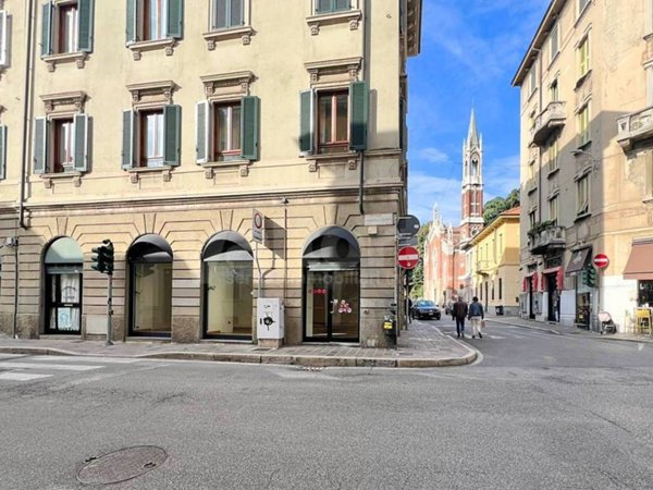 negozio in vendita a Monza in zona Centro Storico