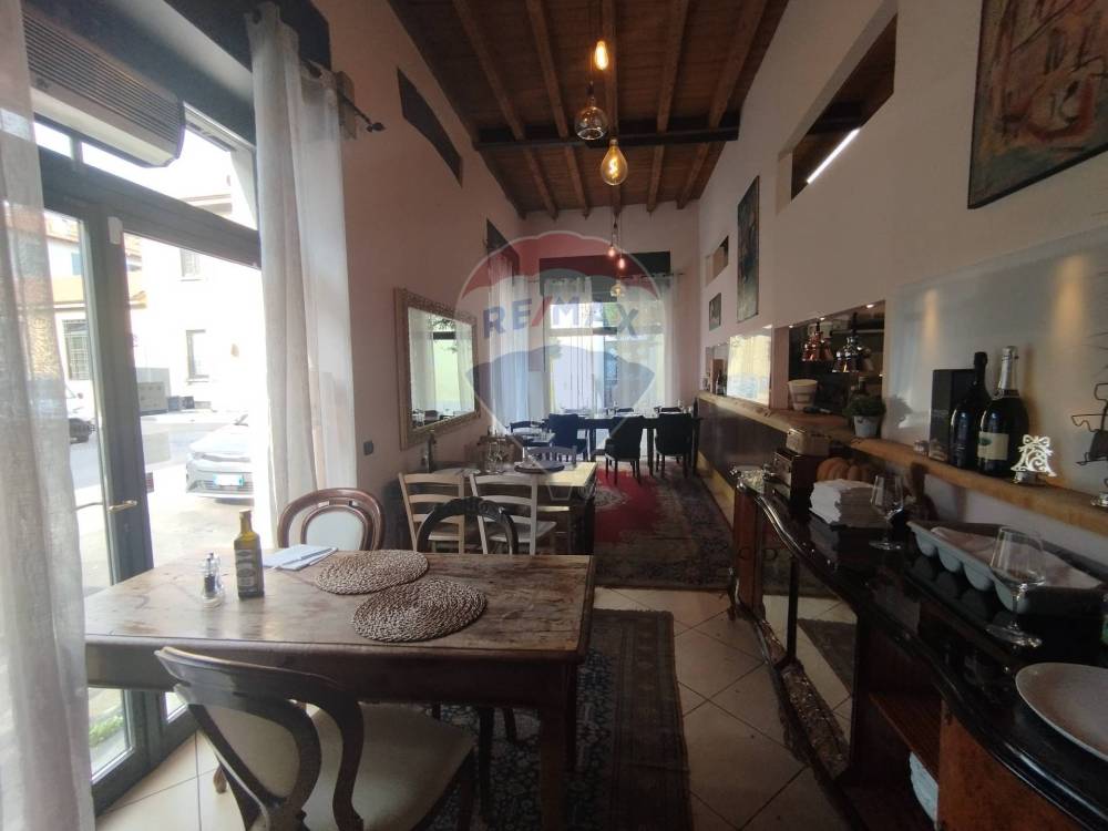 locale commerciale in vendita a Monza in zona Centro Storico