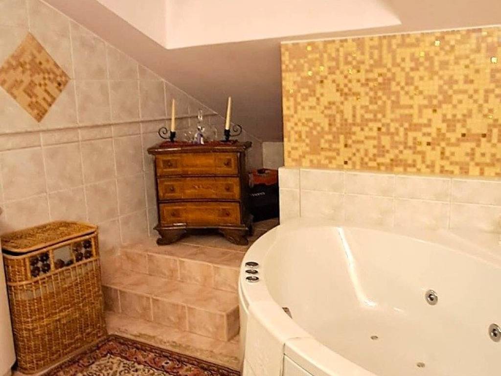 appartamento in vendita a Monza in zona Ospedale San Gerardo