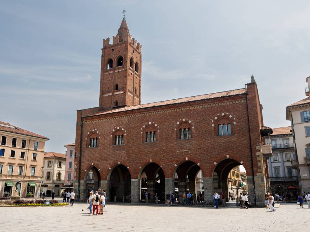 intera palazzina in vendita a Monza in zona Centro Storico