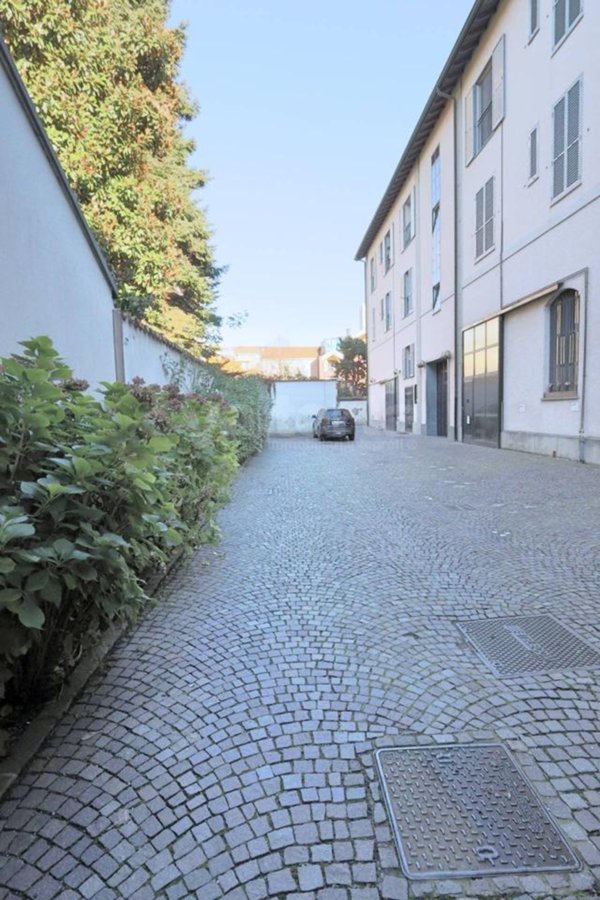 appartamento in vendita a Monza in zona Centro Storico