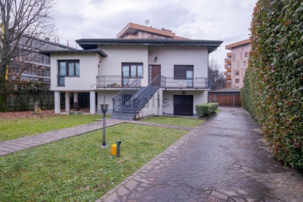 casa indipendente in vendita a Monza