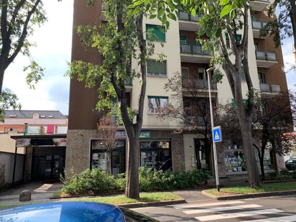 negozio in vendita a Monza