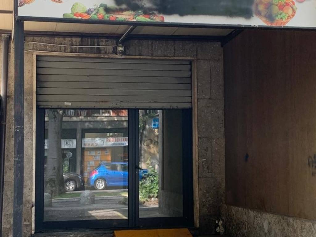 negozio in vendita a Monza