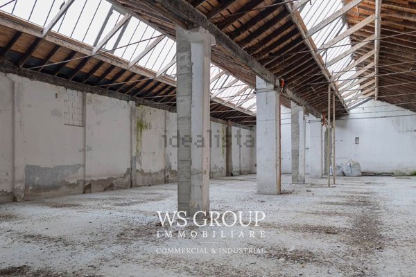capannone in vendita a Monza