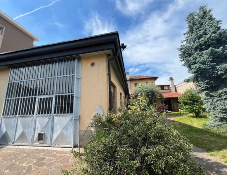 casa indipendente in vendita a Monza in zona Centro Storico
