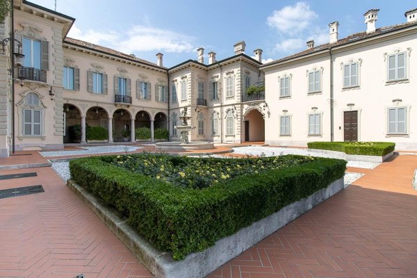 appartamento in vendita a Monza in zona Centro Storico