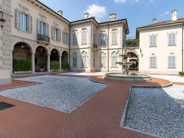 appartamento in vendita a Monza in zona Centro Storico