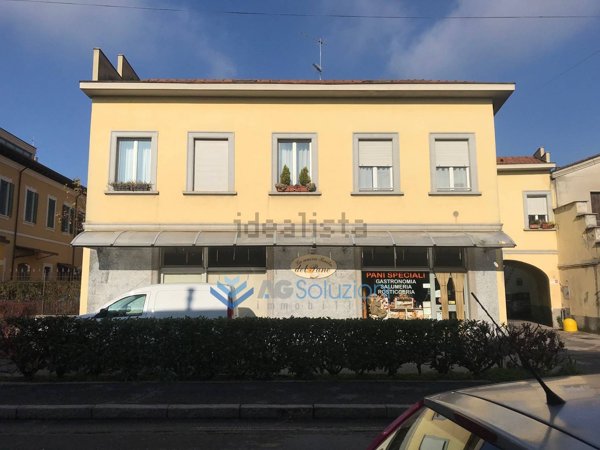 locale commerciale in vendita a Monza