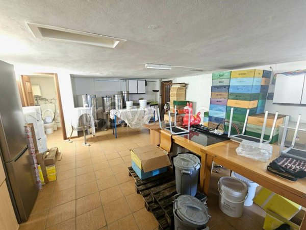 locale commerciale in vendita a Monza in zona Ospedale San Gerardo