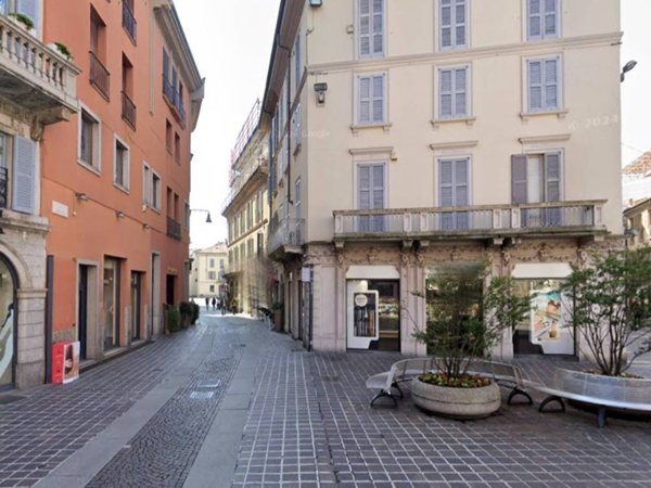 negozio in vendita a Monza in zona Centro Storico