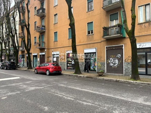 locale commerciale in vendita a Monza in zona Centro Storico