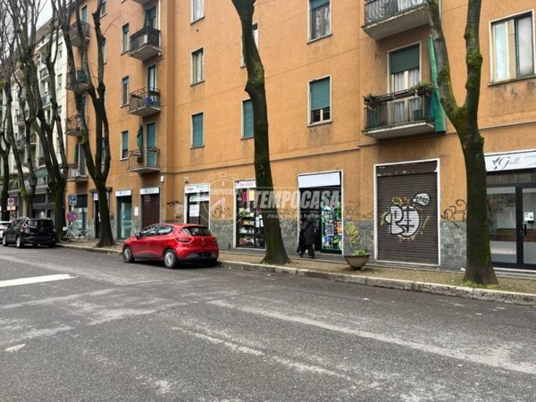 negozio in vendita a Monza in zona Centro Storico