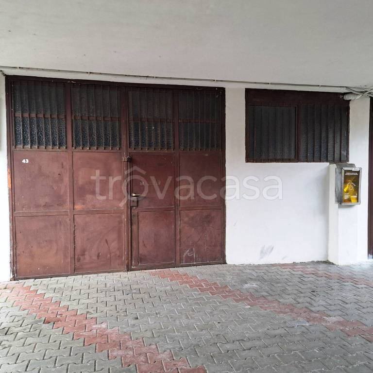 locale commerciale in vendita a Monza